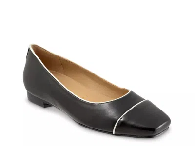 Trotters Harbor Flat In Black