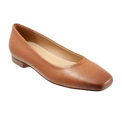 Trotters Honor Flats Caramel Leather Square Toe Slip On Shoes Jzz1101 In Multi