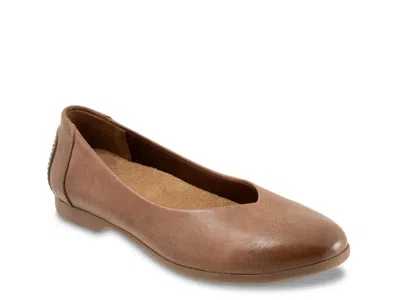 Trotters Iris Flat In Brown