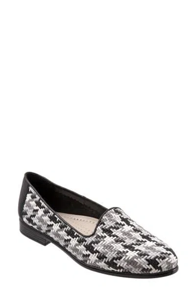 Trotters Liz Flat In Multi