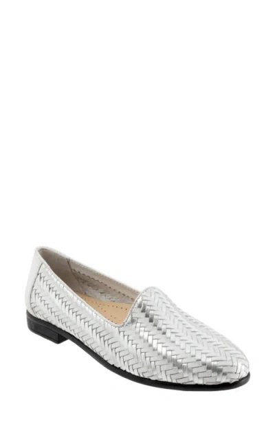 Trotters Liz Iii Flat In White/silver