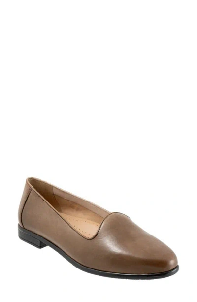 Trotters Liz Lux Flat In Taupe