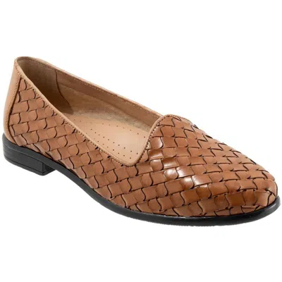 Trotters Lizette Womens Patent Leather Slip On Loafers In Beige