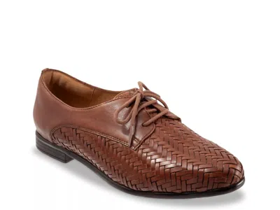 Trotters Lizzie Herringbone Oxford In Brown