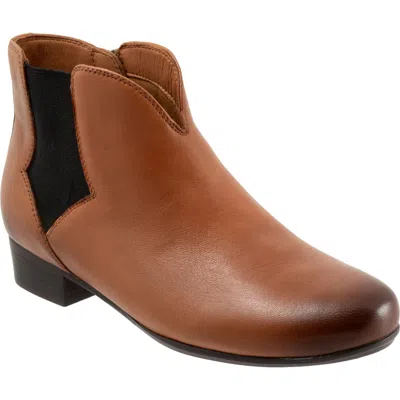 Trotters Monroe Side Zip Ankle Bootie In Brown