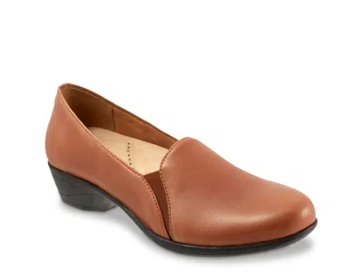 Trotters Reagan Pump In Dark Brown