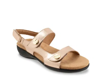 Trotters Romi Metallic Sandal In Gold