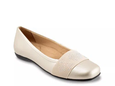 Trotters Samantha Ballet Flat In Neutral