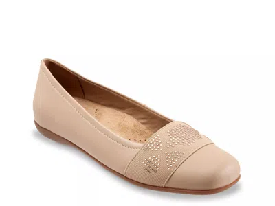 Trotters Samantha Ballet Flat In Neutral