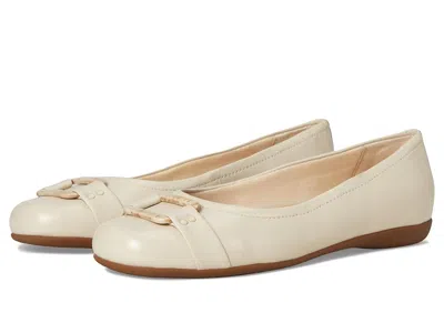 Trotters Sizzle Signature In White