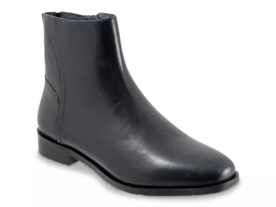 Trotters Wide Width Ava Bootie In Black