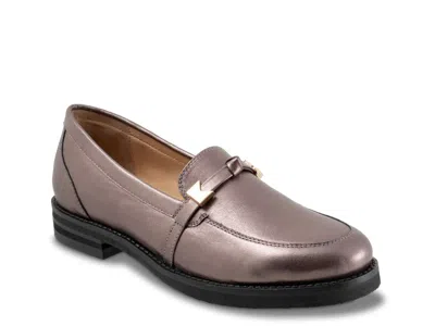 Trotters Wide Width Femi Loafer In Transparent