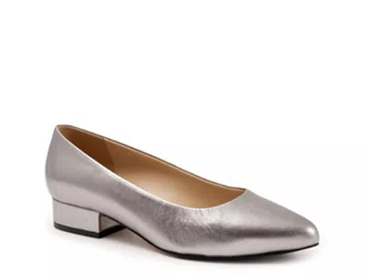Trotters Wide Width Jewel Pump In Gray