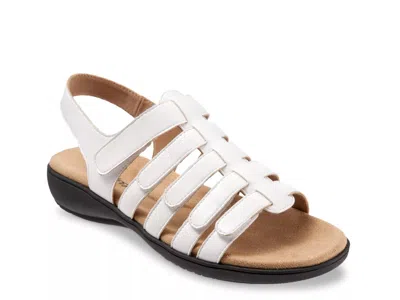 Trotters Wide Width Tiki Sandal In White