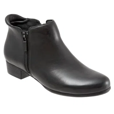 Trotters Women's Major Boots In Black