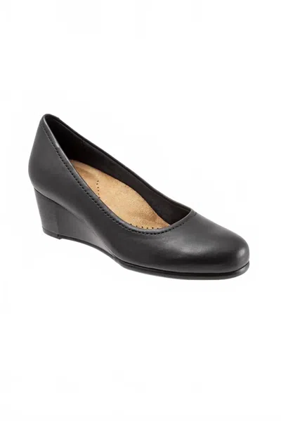 Trotters Women's Miss Bliss Dress Wedge Shoes In Black