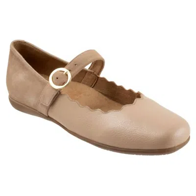 Trotters Women's Sugar Shoe In Nude In Brown