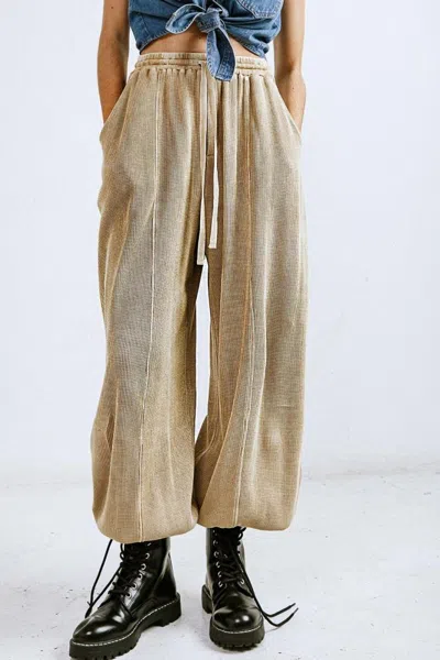 Truedames A Chill Moment Jogger Pants In Gold