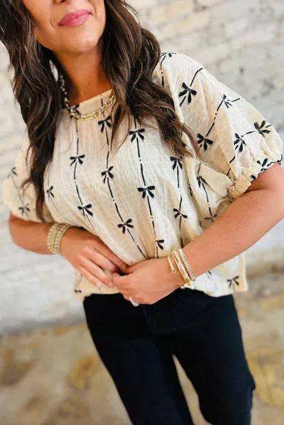 Truedames Bow Print Puff Short Sleeve Top In Neutral
