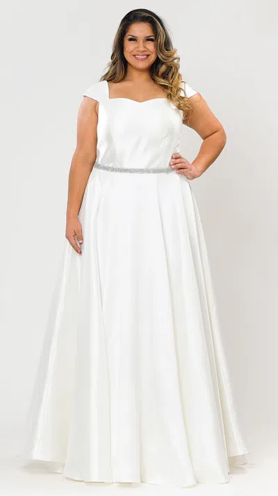 Truedames Cap Sleeve Plus Size Gown In White