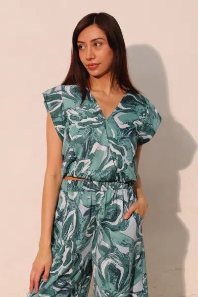Truedames Chasing Petals Cuff Detail Crop Top In Blue