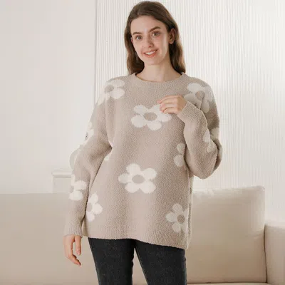 Truedames Cozy Daisy Pattern Crew Neck Sweater In Brown