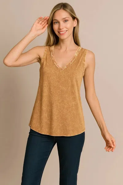 Truedames Crinkle Washed V-neck Sleeveless Top In Brown