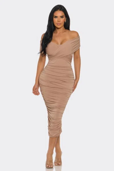 Truedames Draped Off-shoulder Bodycon Midi Dress In Brown
