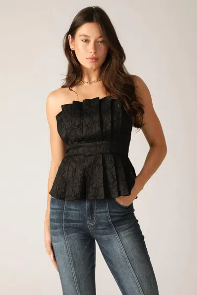 Truedames Elegant Essence Woven Top In Black