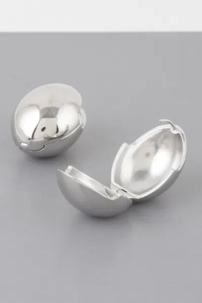 Truedames Empty Shell Clasp Earrings In Silver