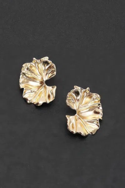 Truedames Exquisite Petals Earrings In Gold