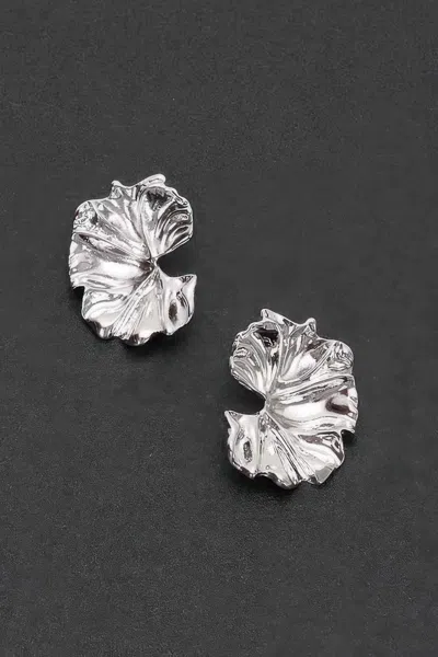 Truedames Exquisite Petals Earrings In Silver