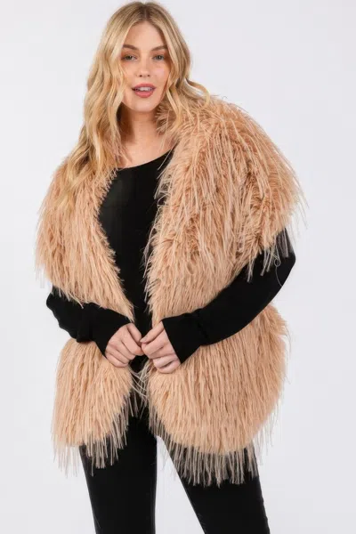 Truedames Faux Fur Pull Through Shawl In Beige