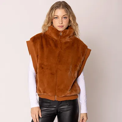 Truedames Faux Fur Rib Sleeve Vest In Brown