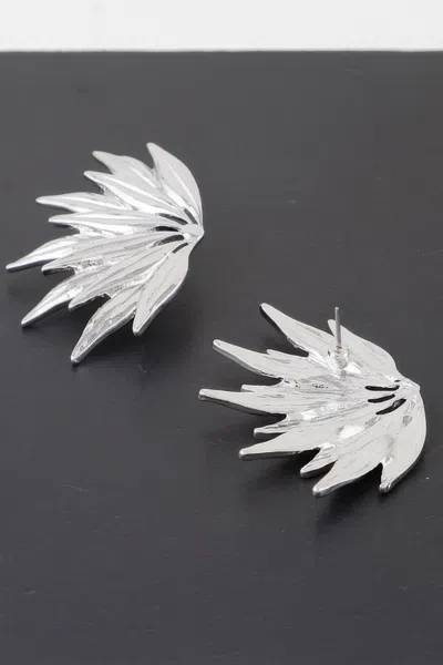 Truedames Flared Petal Wing Earrings In Metallic