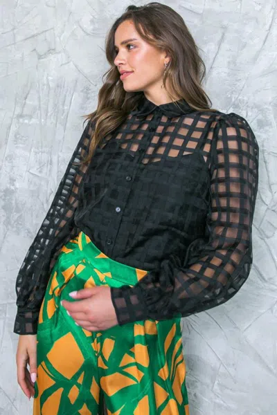 Truedames Fluttering On Woven Top In Black