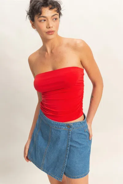 Truedames Form-fitting Ruched Bandeau Crop Top In Red