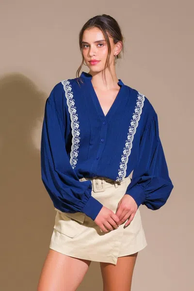 Truedames Fort Williams Woven Top In Blue