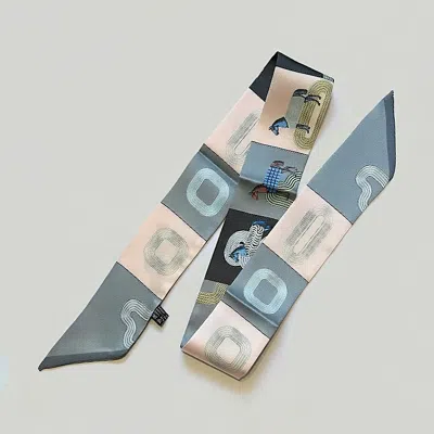 Truedames Geometric Square Horse Pattern Printed Twilly Skinny Scarf In Neutral