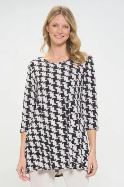 Truedames Houndstooth Print Ity Fabric Quarter Sleeve Top In Sand