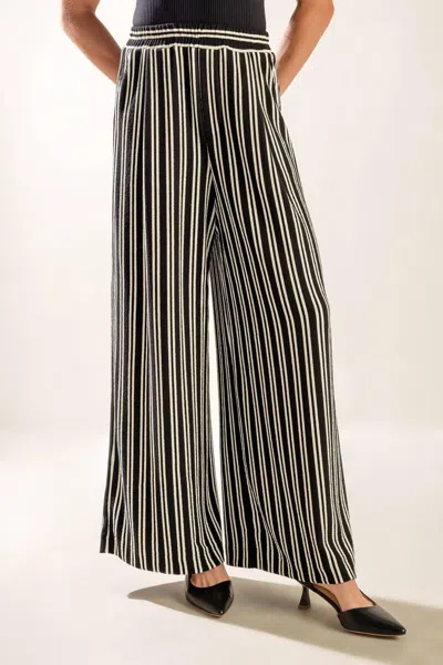 Truedames In The Quiet Shade Woven Pants In Black