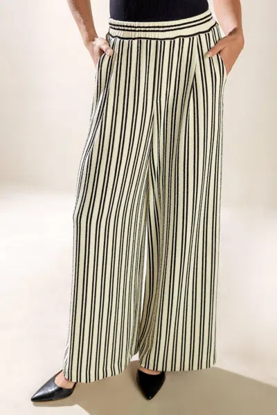 Truedames In The Quiet Shade Woven Pants In White