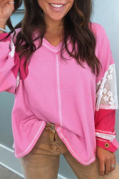 Truedames Lace Floral Patchwork Sleeve Stitching V Neck Rib Knit Blouse In Pink
