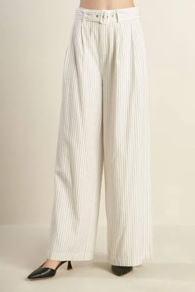 Truedames Lead The Way Woven Seesucker Pants In White