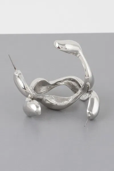 Truedames Liquid Wave Hoop Earrings In Metallic