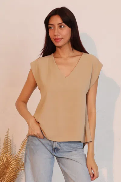 Truedames Matte Crepe Low Back Loose Top In Neutral