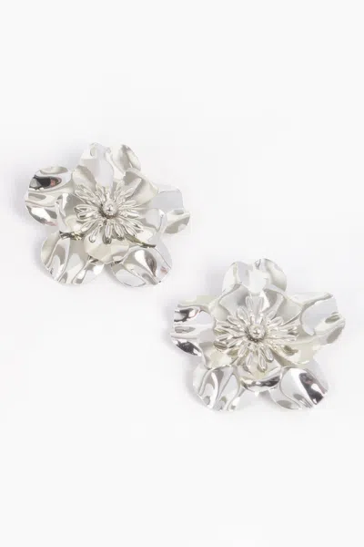 Truedames Metal Flower Earring In Silver