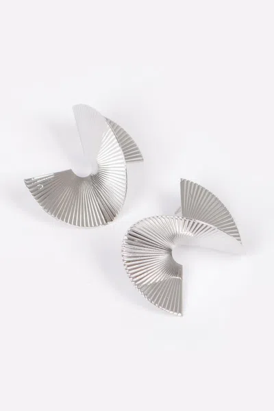 Truedames Metal Gold Plated Earring In Silver