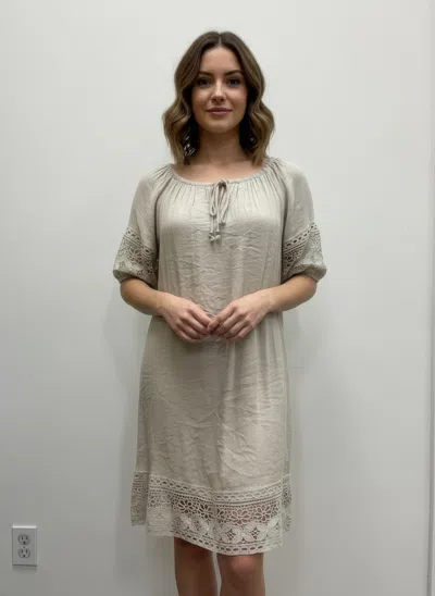 Truedames Mlle Gabrielle Solid Short Sleeve Dress In White