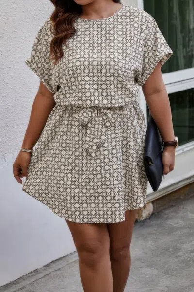 Truedames Plus Round Neck Printed Batwing Sleeve Loose Dress In Sand
